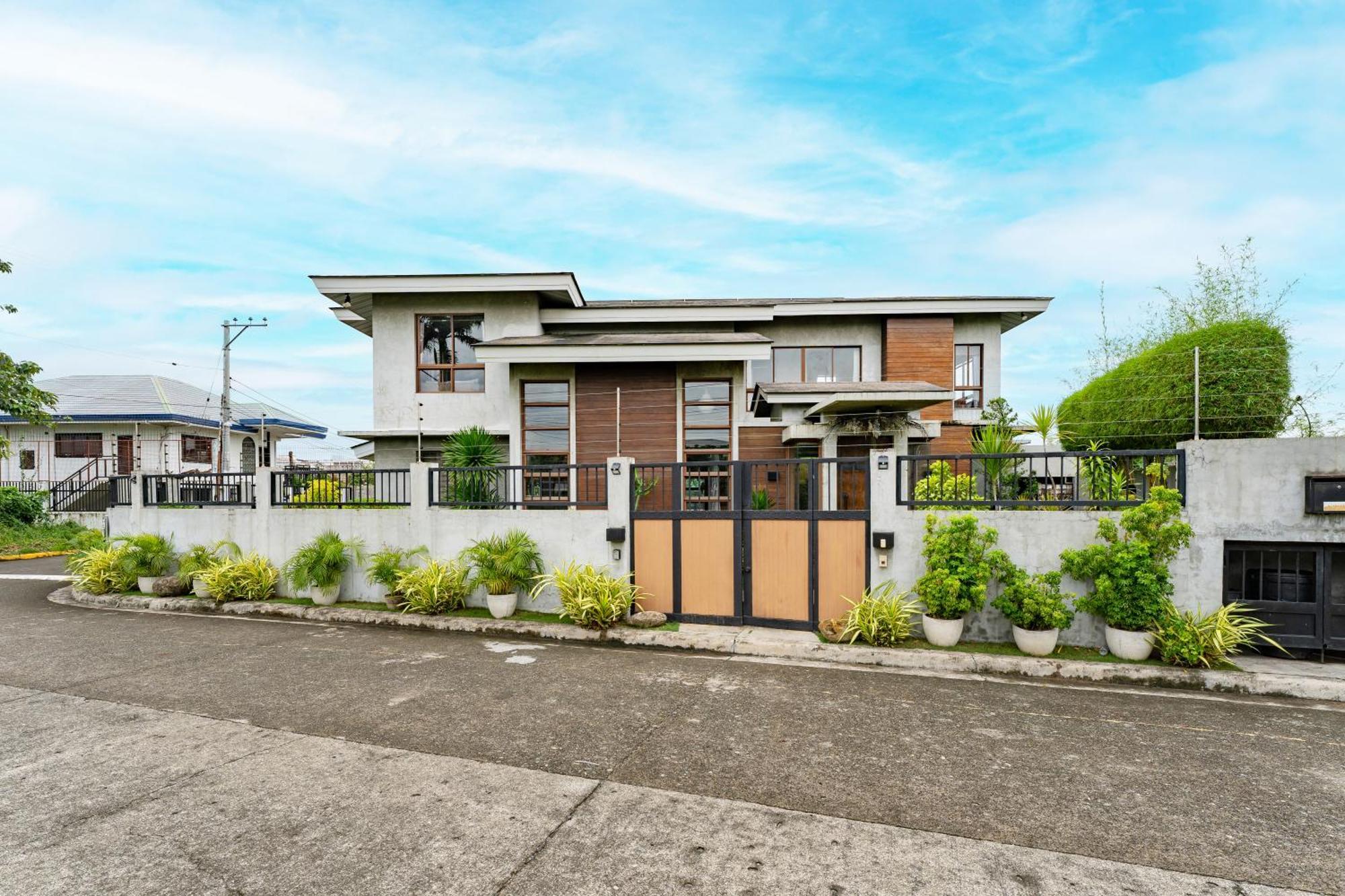 Isla Villa 1 Amazing Waterfall Pool House Near Beach, Bars & Restaurants Lapu-Lapu City Exterior foto